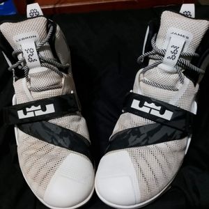 Lebron Soldier 9